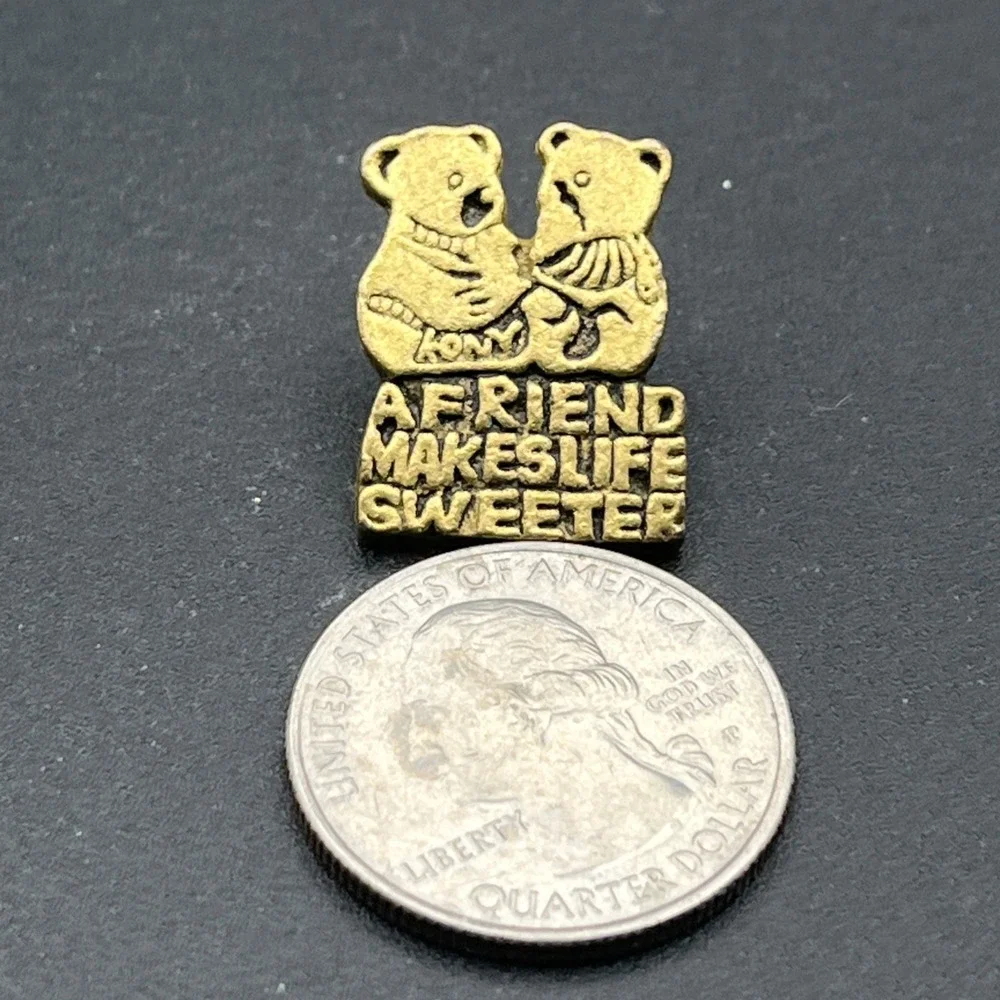 A Friend Makes Life Sweeter Cute Bears Lapel‎ Hat Pin